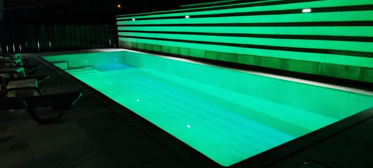 Leonchic - Guest House Com Piscina De Agua Salgada Barcelos Exterior foto