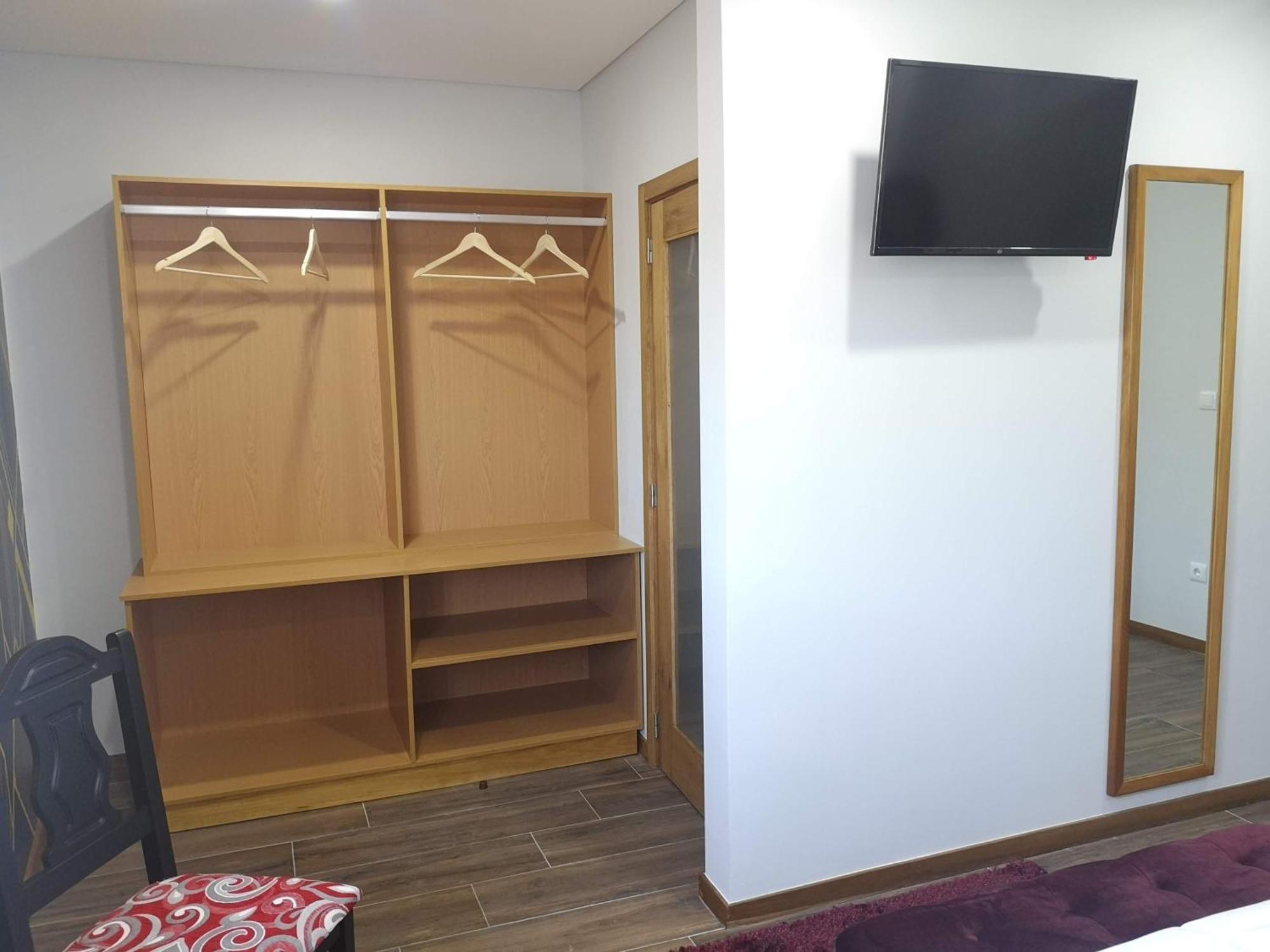 Leonchic - Guest House Com Piscina De Agua Salgada Barcelos Quarto foto